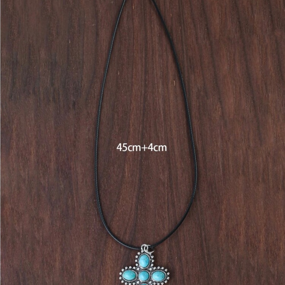 Turquoise decor cross necklace - Picture 4 of 4